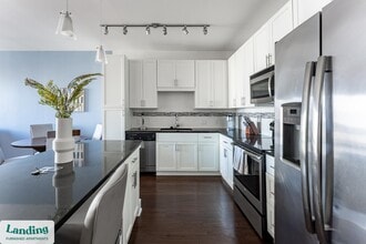 480 N Orange Ave, Unit 237 in Orlando, FL - Foto de edificio - Building Photo