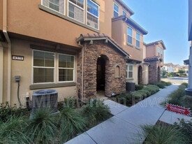 4371 Garonne Walk in Sacramento, CA - Building Photo