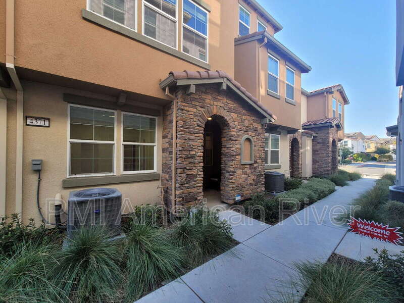 4371 Garonne Walk in Sacramento, CA - Building Photo