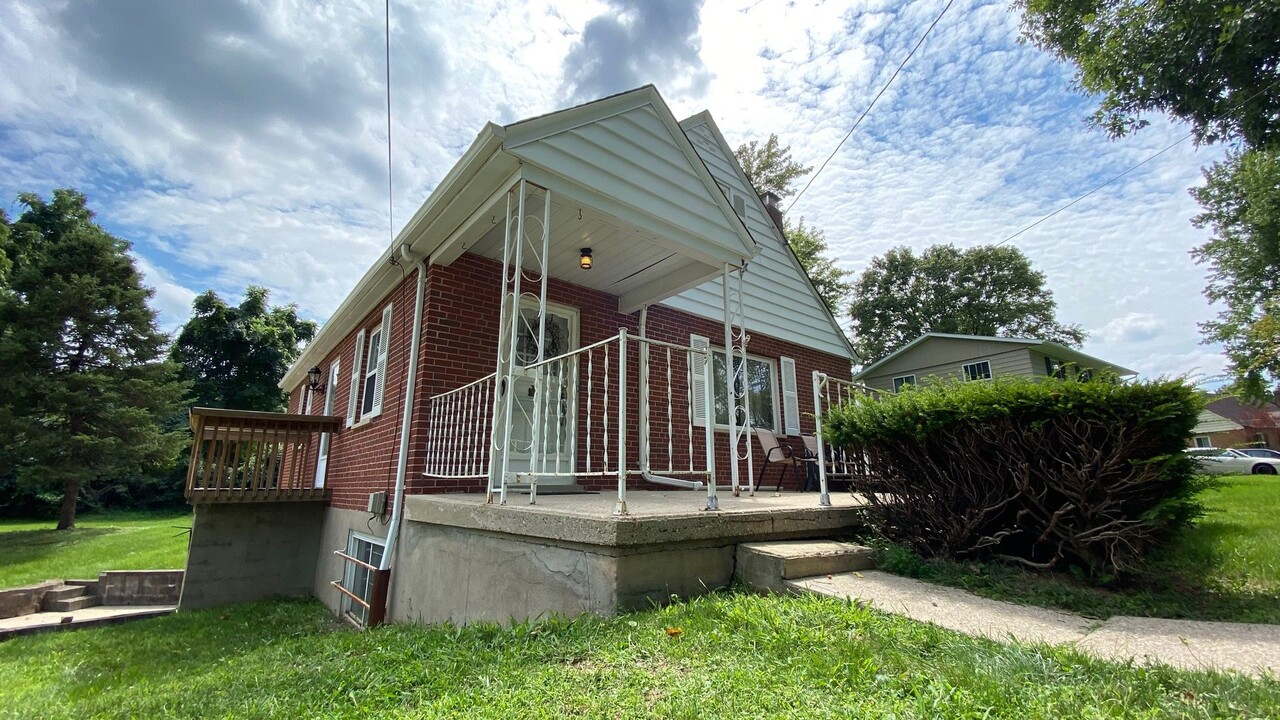 4185 Crystal View Ct in Cincinnati, OH - Building Photo