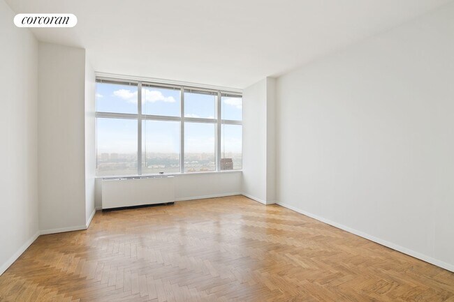 160 W 66th St in New York, NY - Building Photo - Building Photo