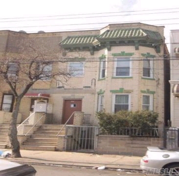 33-16 97th St in Corona, NY - Building Photo