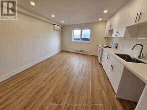 3293 Dundas St W in Toronto, ON - Building Photo - Building Photo