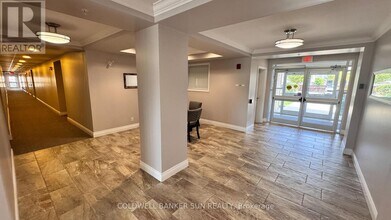 2 Colonial Dr in Guelph, ON - Building Photo - Building Photo
