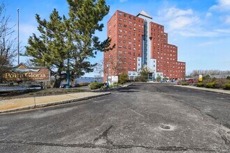 750 Davol St in Fall River, MA - Building Photo - Building Photo