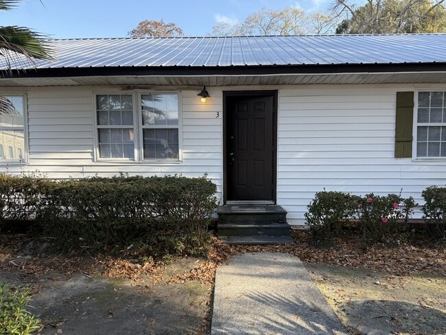 property at 207 W Memorial Dr