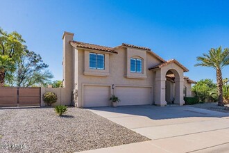 10235 E Dreyfus Ave in Scottsdale, AZ - Foto de edificio - Building Photo