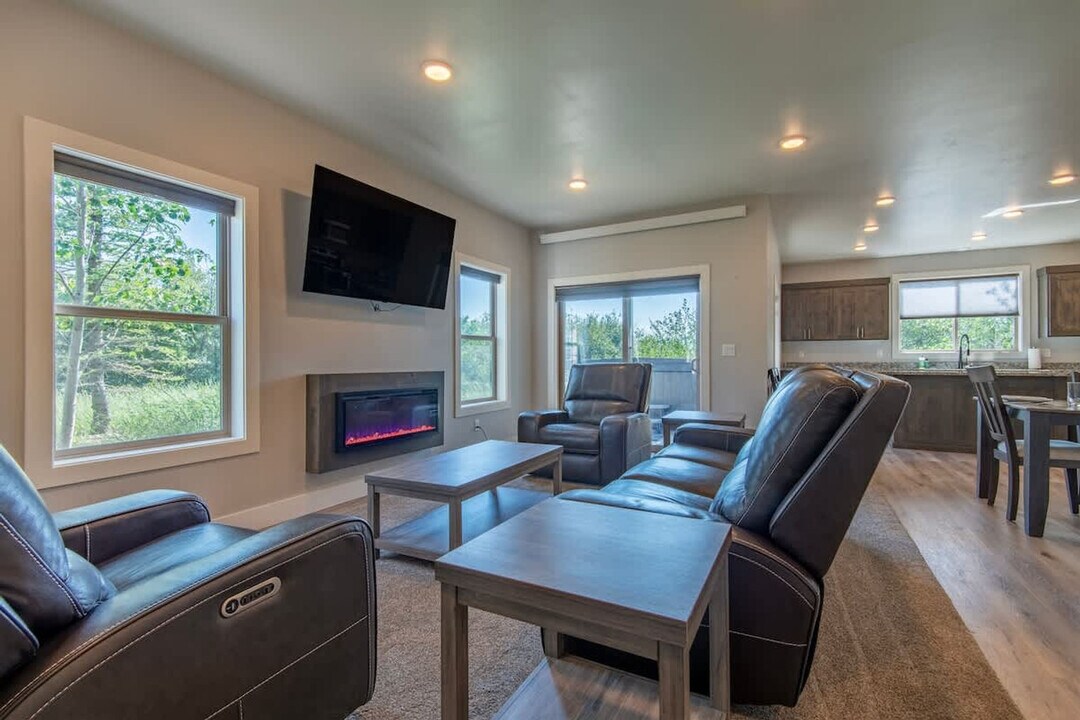216 Abby Lp in Victor, ID - Building Photo