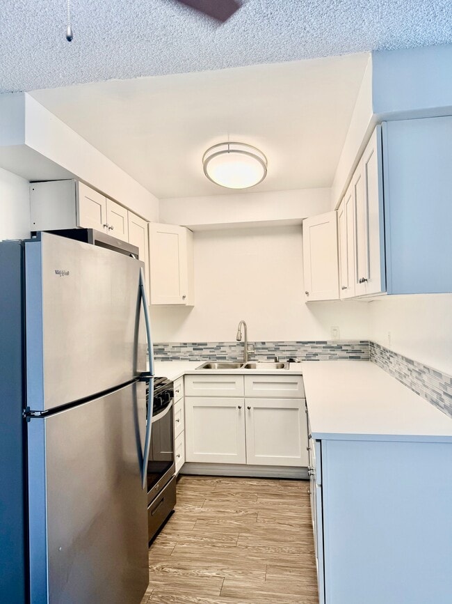 1595 E Chevy Chase Dr, Unit 1