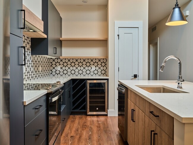 4060 Walton Creek Rd in Cincinnati, OH - Building Photo - Building Photo