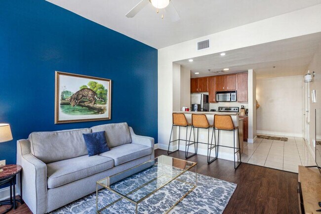 925 Common St in New Orleans, LA - Foto de edificio - Building Photo