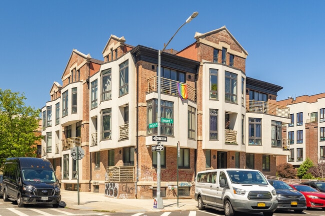 185 Leonard St in Brooklyn, NY - Building Photo - Building Photo
