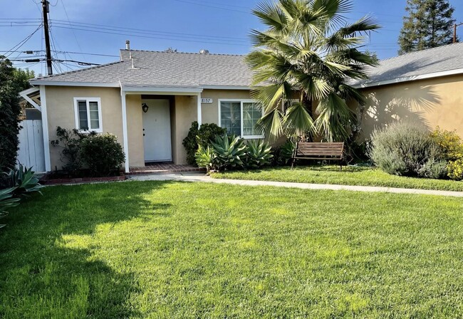 8157 Yarmouth Ave in Reseda, CA - Building Photo - Building Photo