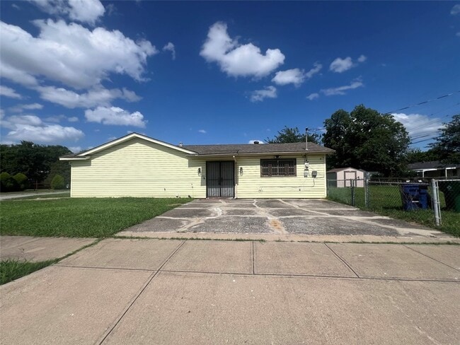 5300 Ira St in Haltom City, TX - Building Photo - Building Photo