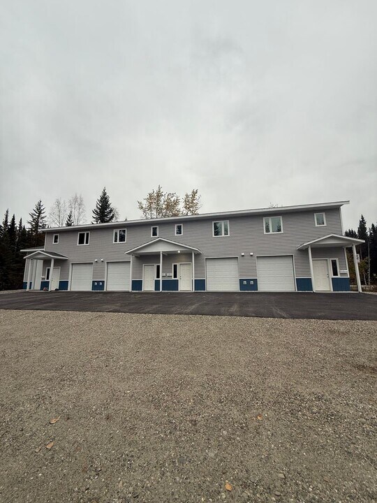 413 E 8th Ave in North Pole, AK - Building Photo