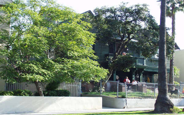 984 Elden Ave in Los Angeles, CA - Building Photo - Building Photo