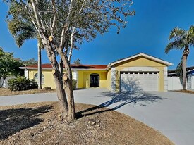 2203 Curtis Dr N in Clearwater, FL - Building Photo