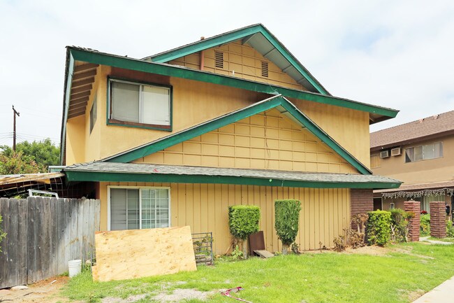 13371 Palm St in Garden Grove, CA - Foto de edificio - Building Photo