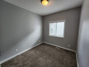 377 Windermere Dr in Chestermere, AB - Building Photo - Building Photo