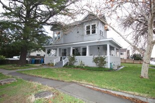 309 N Adams St in Dixon, CA - Building Photo