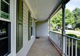 202 Coach Hovis Dr in Yorktown, VA - Building Photo - Building Photo