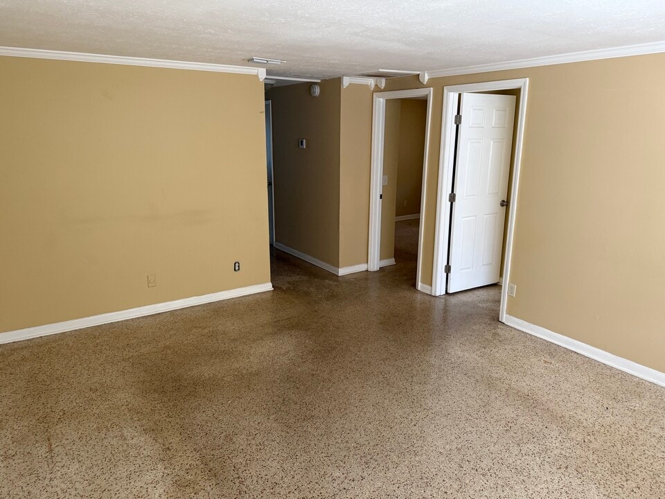 6067 Longchamp Dr in Jacksonville, FL - Foto de edificio
