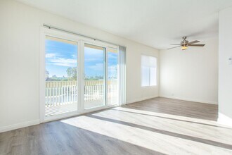 1855 Diamond St in San Diego, CA - Building Photo - Building Photo