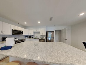 7326 Lake Floy Cir in Orlando, FL - Building Photo - Building Photo