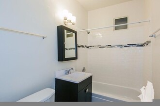 724 W Roscoe St in Chicago, IL - Building Photo - Building Photo