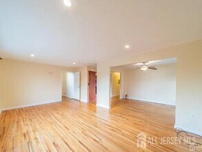 44 N Whittier St in Carteret, NJ - Building Photo - Building Photo