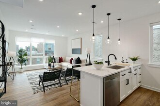 2421 N Mascher St in Philadelphia, PA - Building Photo - Building Photo