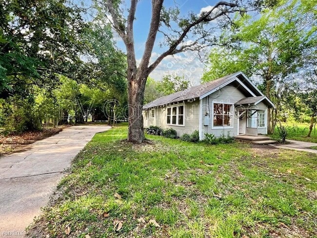 4101 W Pear St in Pearland, TX - Building Photo - Building Photo