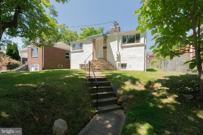 property at 1226 N Taylor St