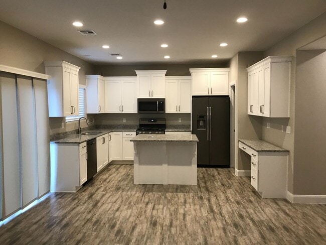 property at 1001 W Curly Hollow Dr