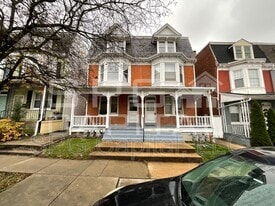 934 W Princess St in York, PA - Building Photo