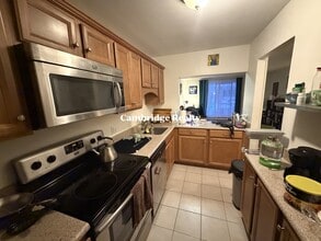 803 Centre St, Unit T in Boston, MA - Building Photo - Building Photo