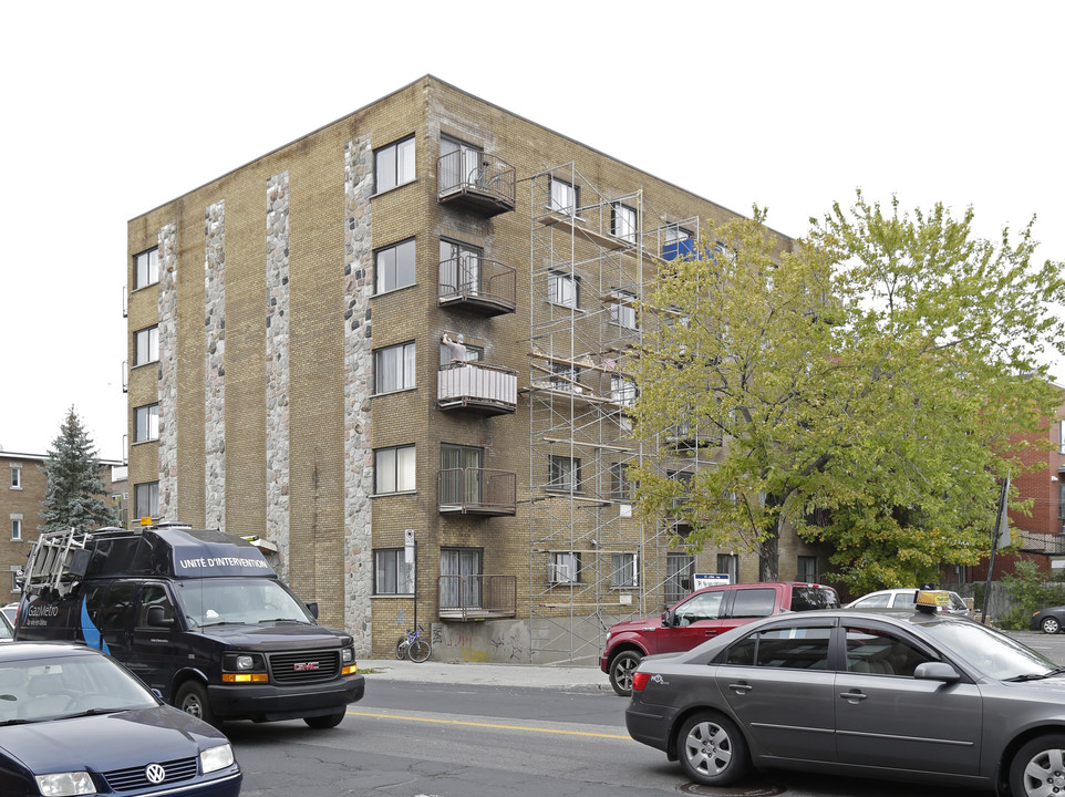 1005 Rosemont in Montréal, QC - Building Photo