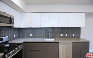 837 S Harvard Blvd in Los Angeles, CA - Foto de edificio - Building Photo