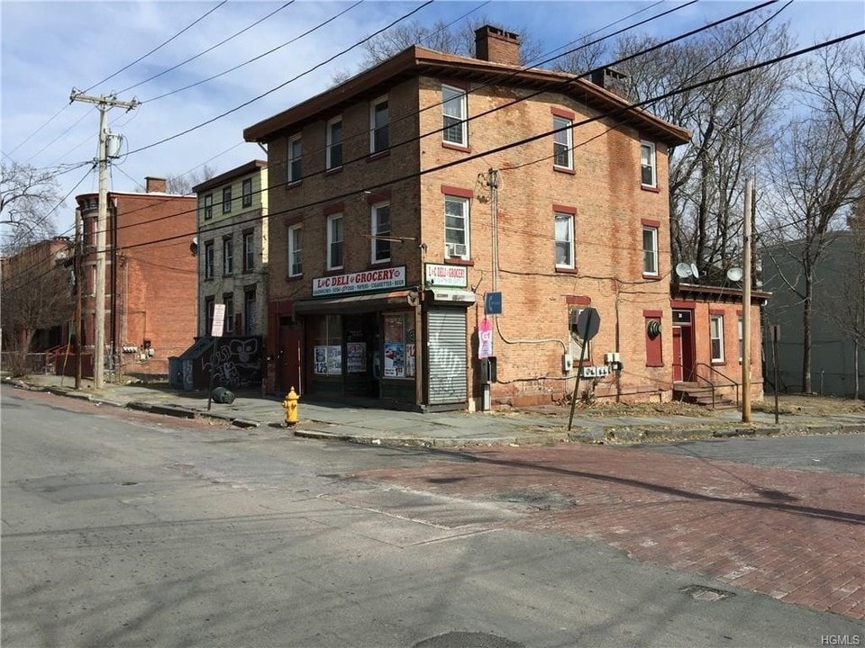 362 Liberty St in Newburgh, NY - Building Photo