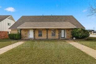 702 Skyline Dr in Duncanville, TX - Building Photo