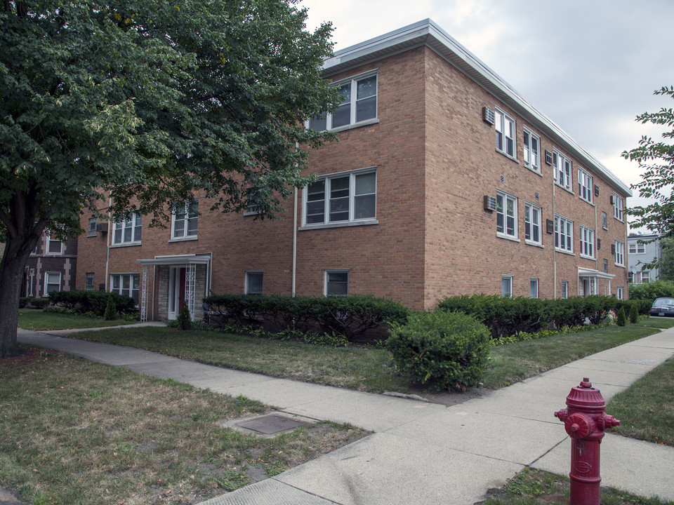 8903 Lamon Ave in Skokie, IL - Building Photo