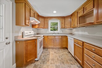 27 Lathrop Dr in Coventry, CT - Building Photo - Building Photo