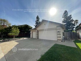 869 Lariat Loop in Galt, CA - Building Photo