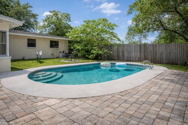 property at 2233 La Valle Dr