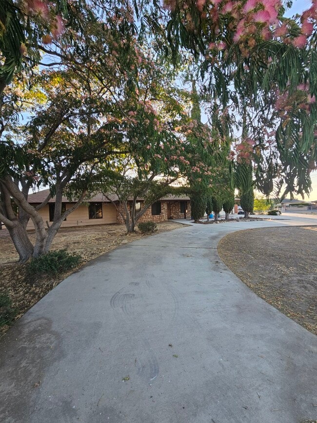 7742 Oxford Ave in Hesperia, CA - Building Photo - Building Photo