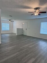 7328 E Bank Dr in Tampa, FL - Building Photo - Building Photo