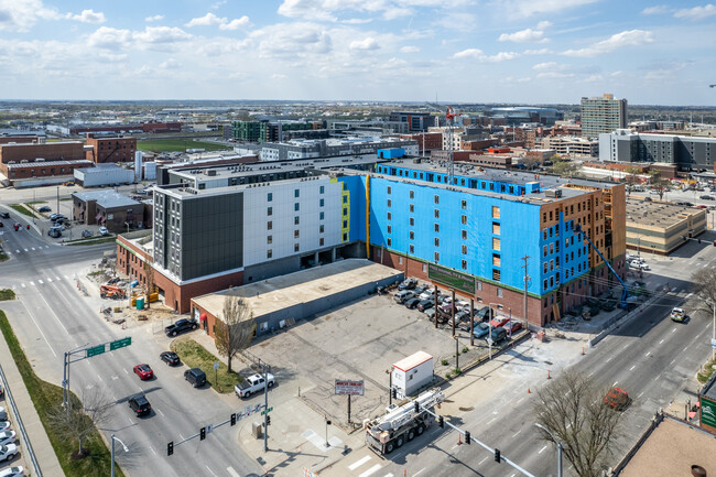 LivRed Lincoln - Student Living in Lincoln, NE - Building Photo - Building Photo