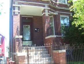 2415 S Sawyer Ave in Chicago, IL - Building Photo - Building Photo