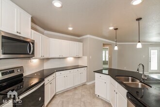 7944 Broussard in San Antonio, TX - Building Photo - Building Photo
