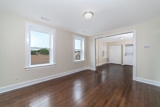 3092 S Lyman St, Unit 3R in Chicago, IL - Foto de edificio - Building Photo